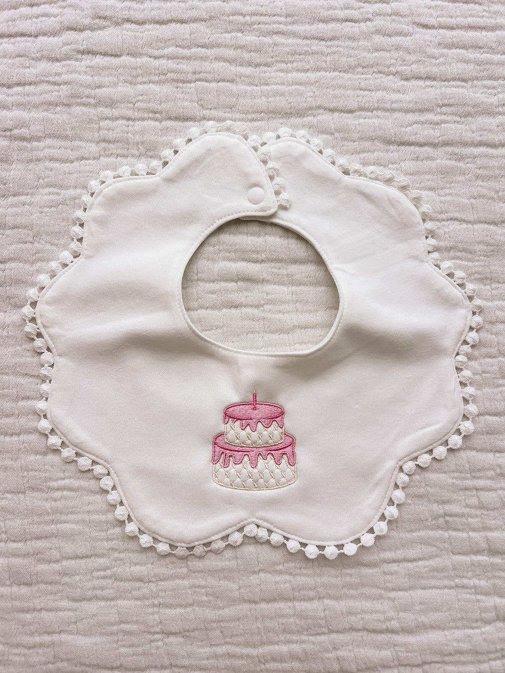 SCALLOPED BIB